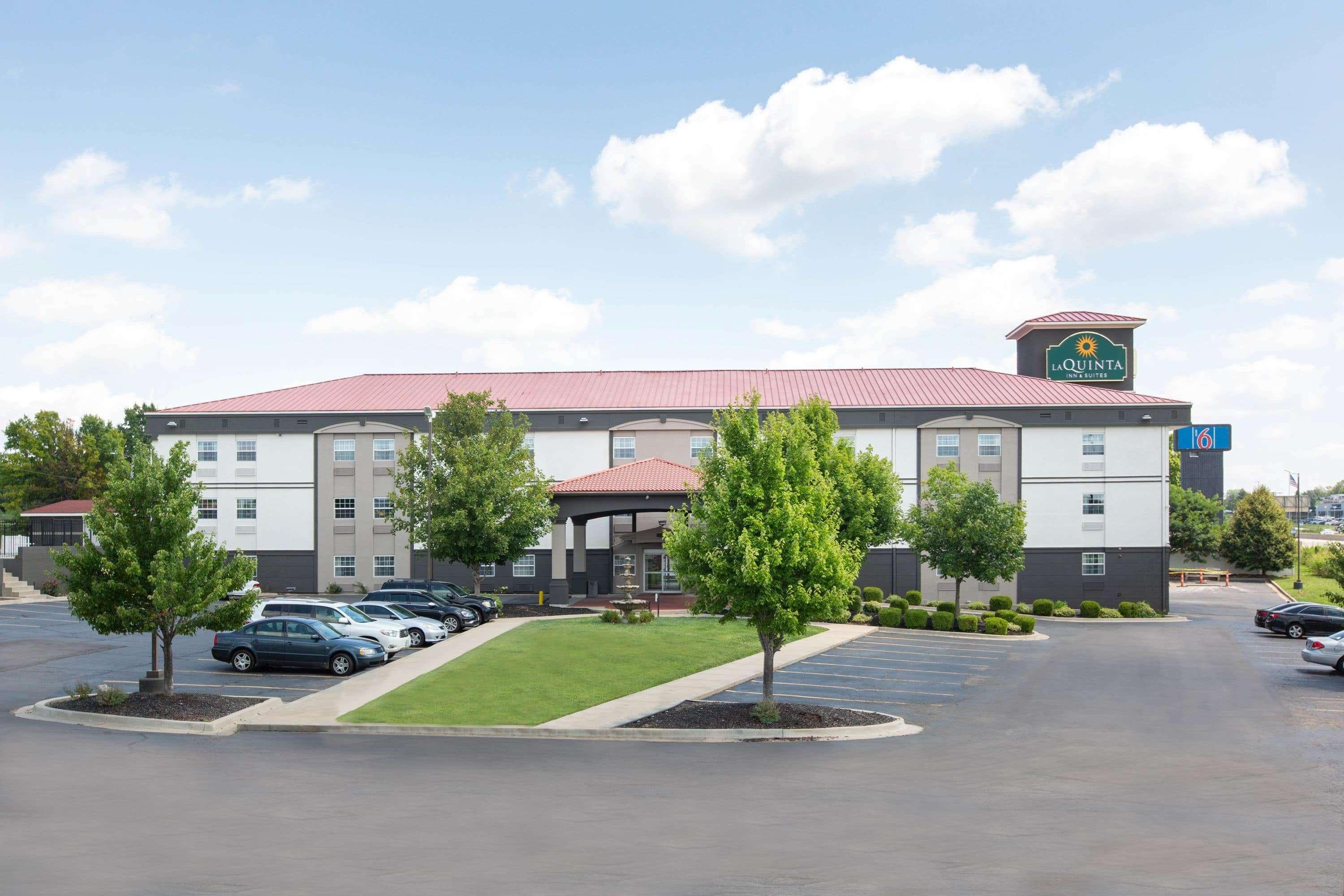 La Quinta By Wyndham Blue Springs Hotel Екстериор снимка