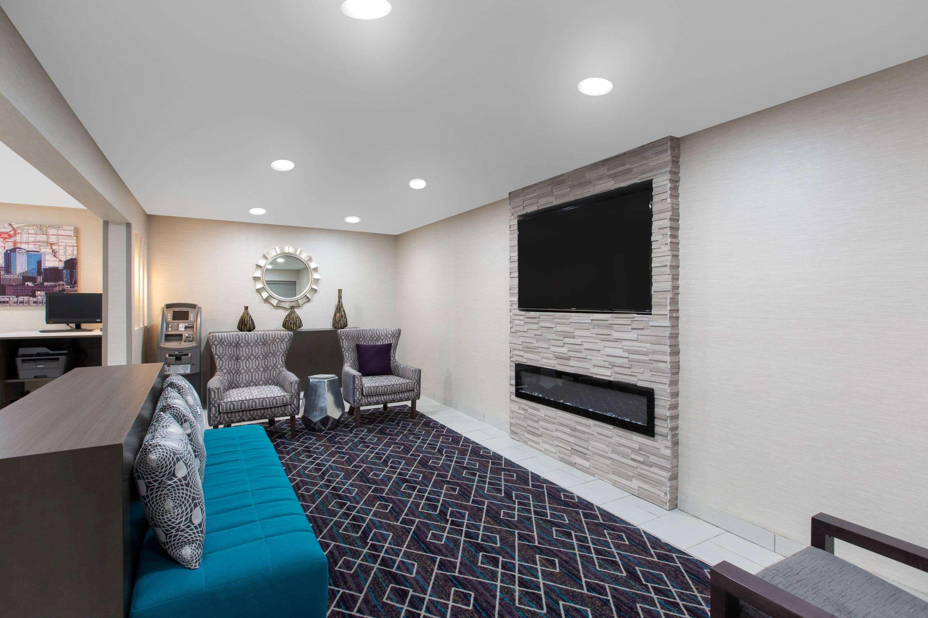 La Quinta By Wyndham Blue Springs Hotel Екстериор снимка
