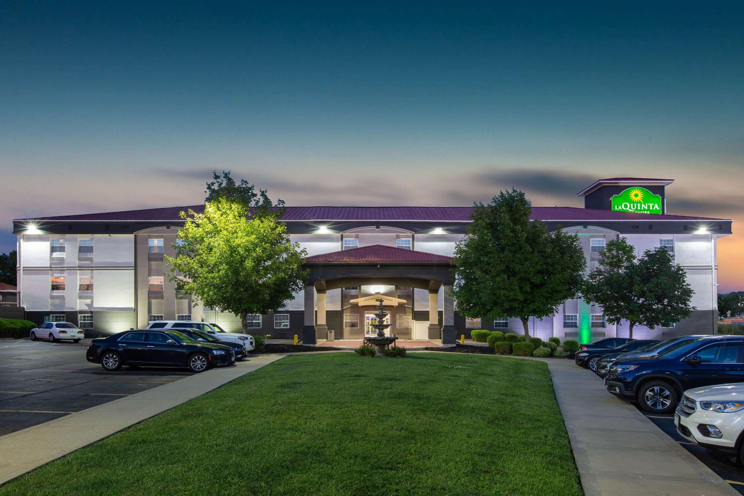 La Quinta By Wyndham Blue Springs Hotel Екстериор снимка