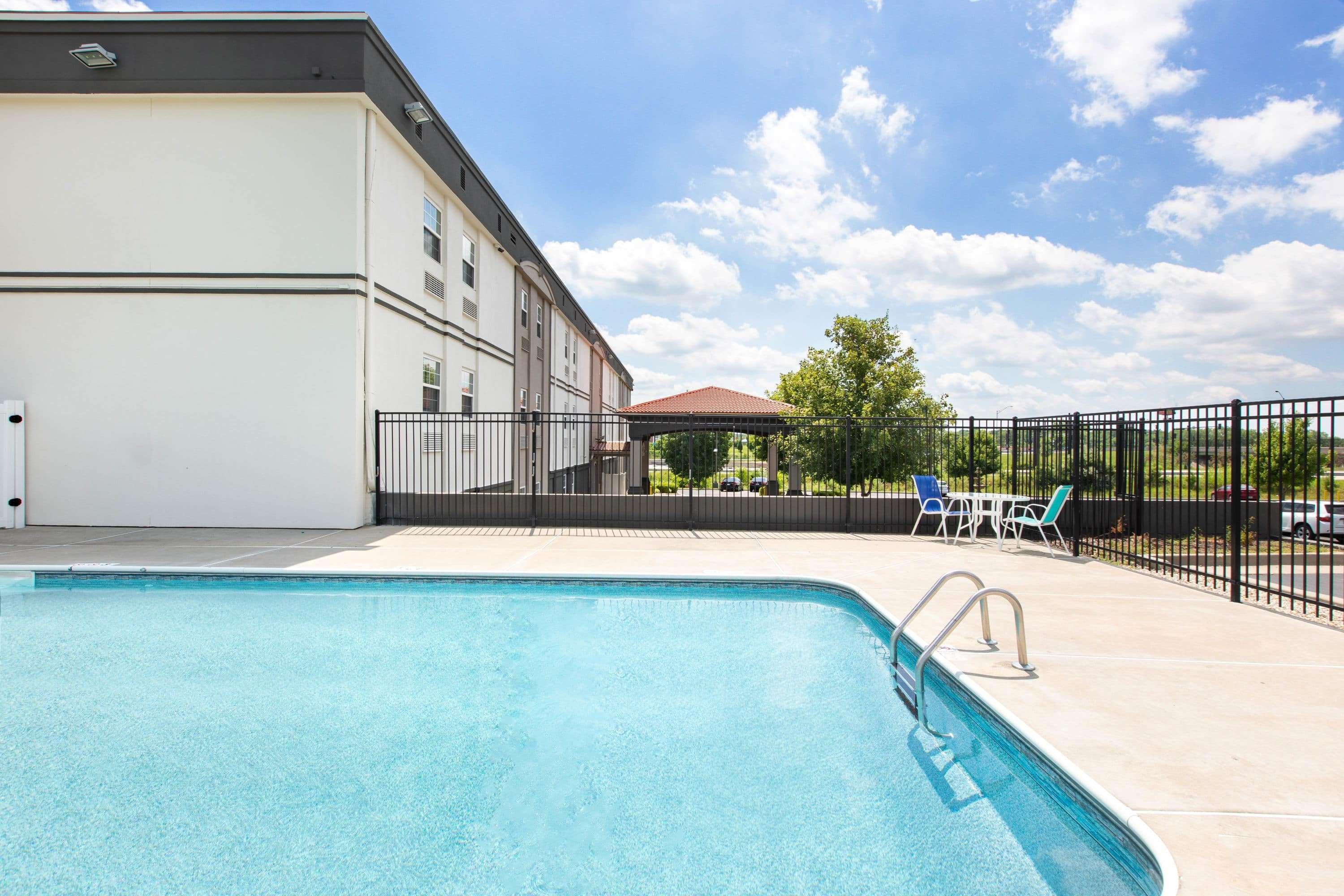 La Quinta By Wyndham Blue Springs Hotel Екстериор снимка