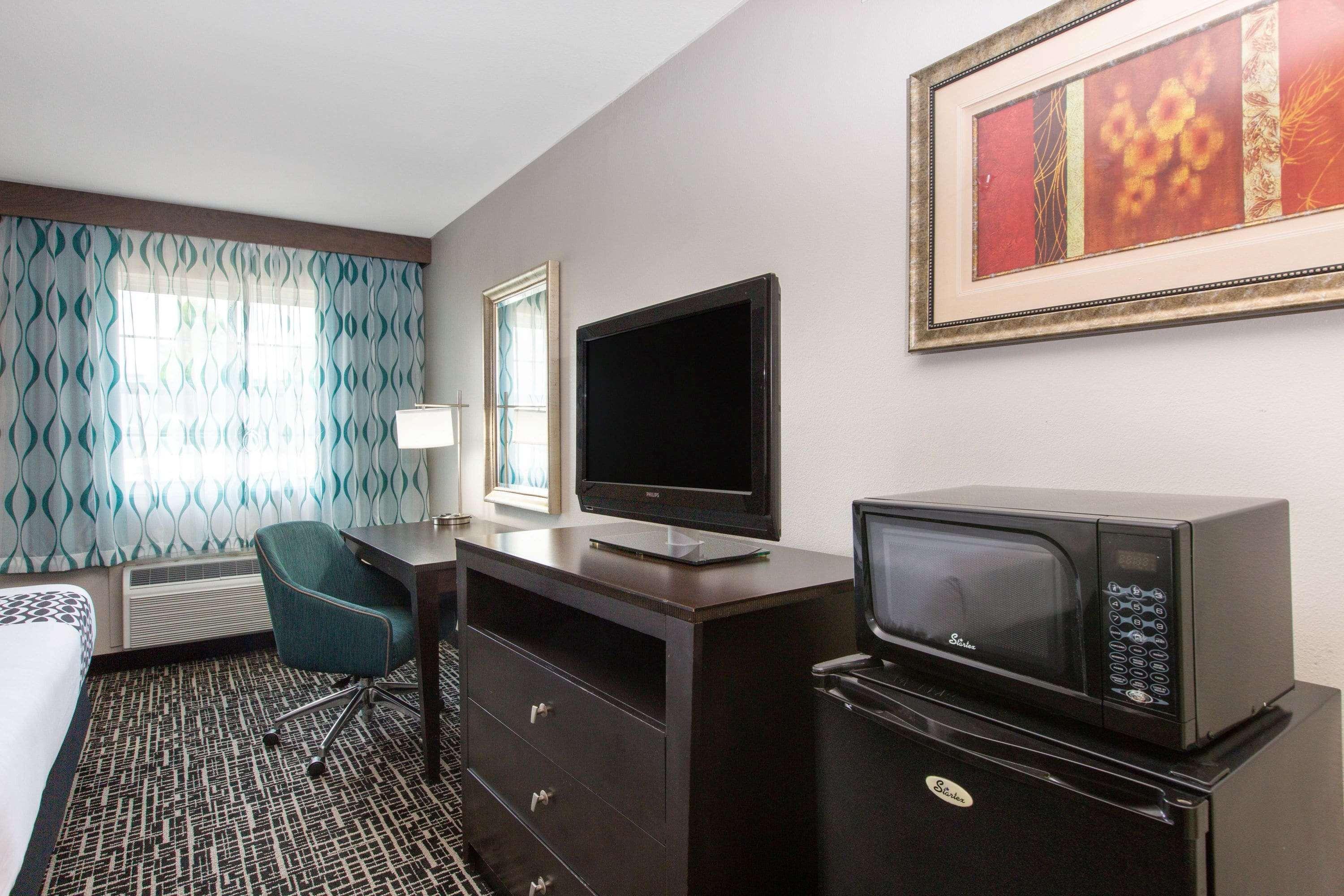 La Quinta By Wyndham Blue Springs Hotel Екстериор снимка